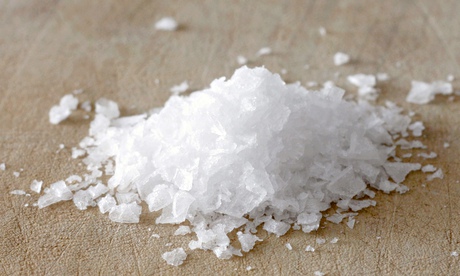 Fogyókúra keserű sóval, 1. Tisztítja a bőrt